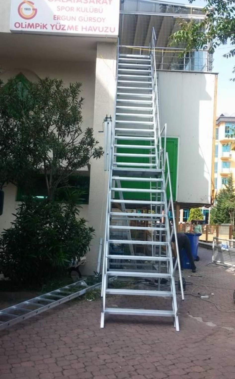 Cömert Merdiven & İskele